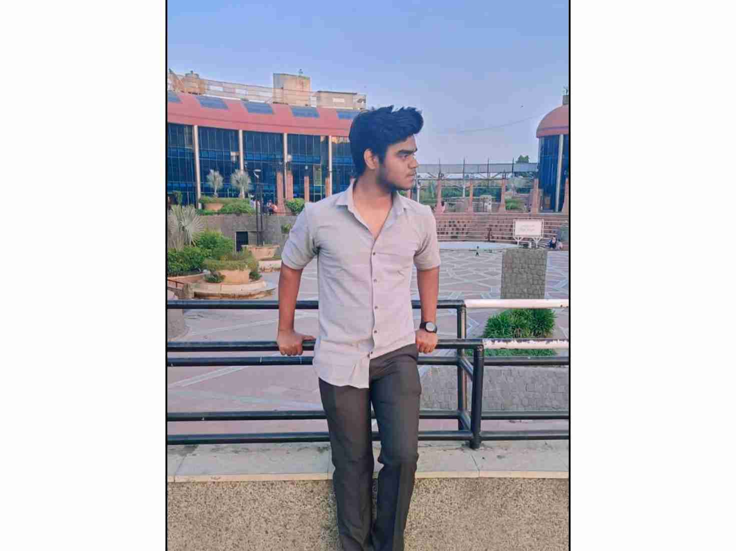 Abhinav M Warrier